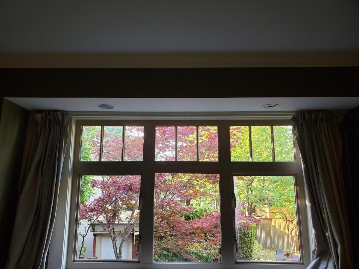 Elegant, Sunny Modern Home With Skylights - Kitsilano, فانكوفر المظهر الخارجي الصورة