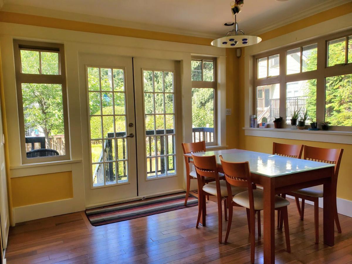 Elegant, Sunny Modern Home With Skylights - Kitsilano, فانكوفر المظهر الخارجي الصورة